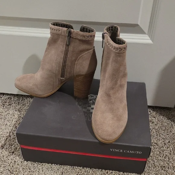 Vince Camuto Tan Ankle Boots - Picture 3 of 10